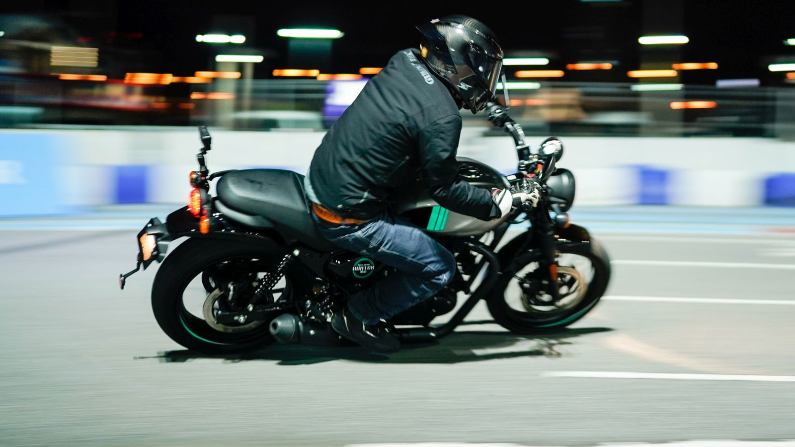 the hunter 350 being ridden on track